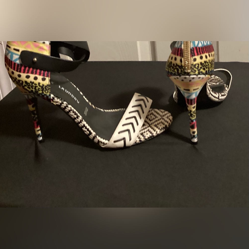 HOT MULTI PRINT STILETTO HEEl NWT